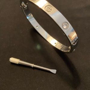 Stainless steel look-a-like bracelet.